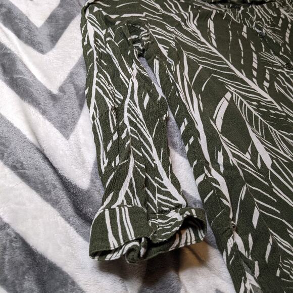 Zac & Rachel | Tropical Island Print Resort Button Up Hawaiian Blouse Size Large - Picture 2 of 7